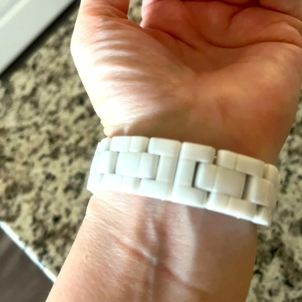 White ceramic NR Chanel J12 watch🤍 - Picture 5 of 10